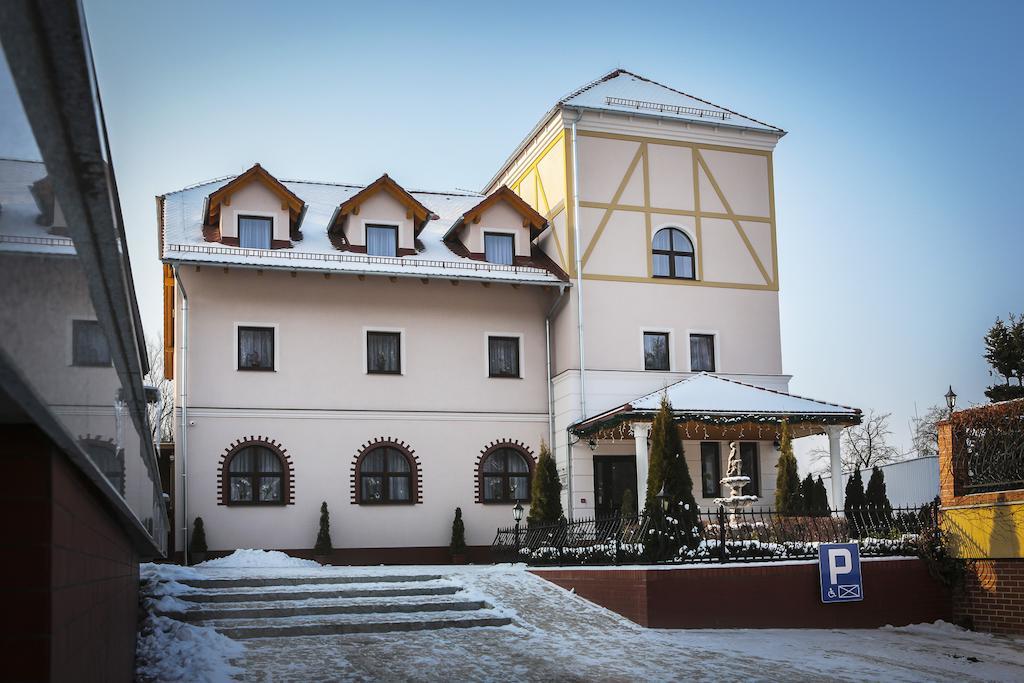 Hotel Madelaine Lwowek Slaski Eksteriør bilde